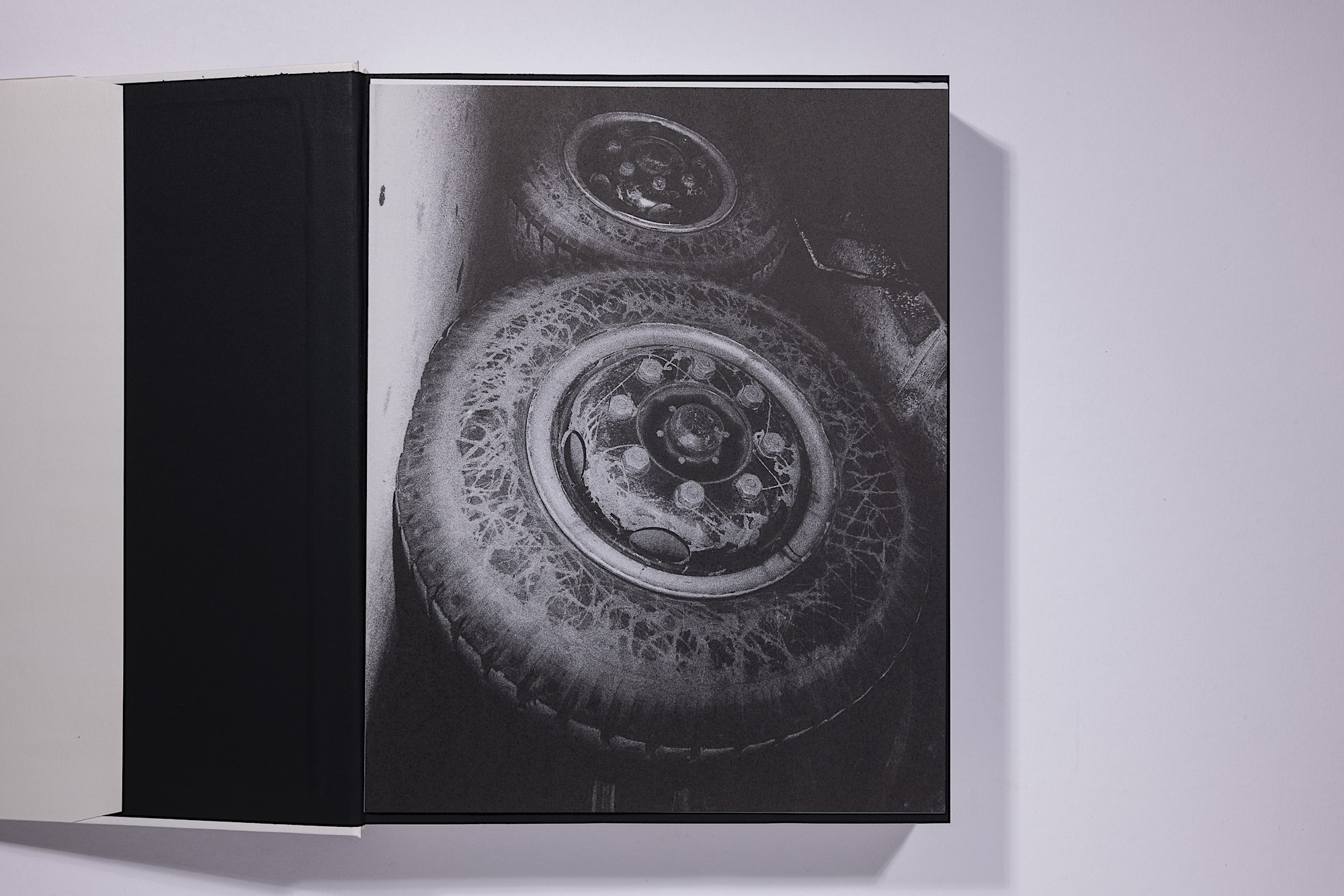 Daido Moriyama - The Complete Works of Daido Moriyama Image 8