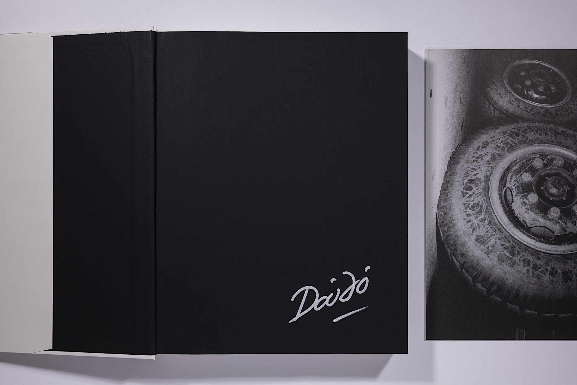 Daido Moriyama - The Complete Works of Daido Moriyama Image 9